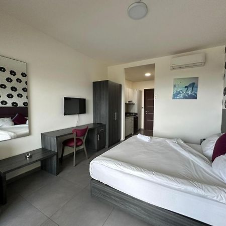 Le Six Hotel And Resort Batroun Ngoại thất bức ảnh
