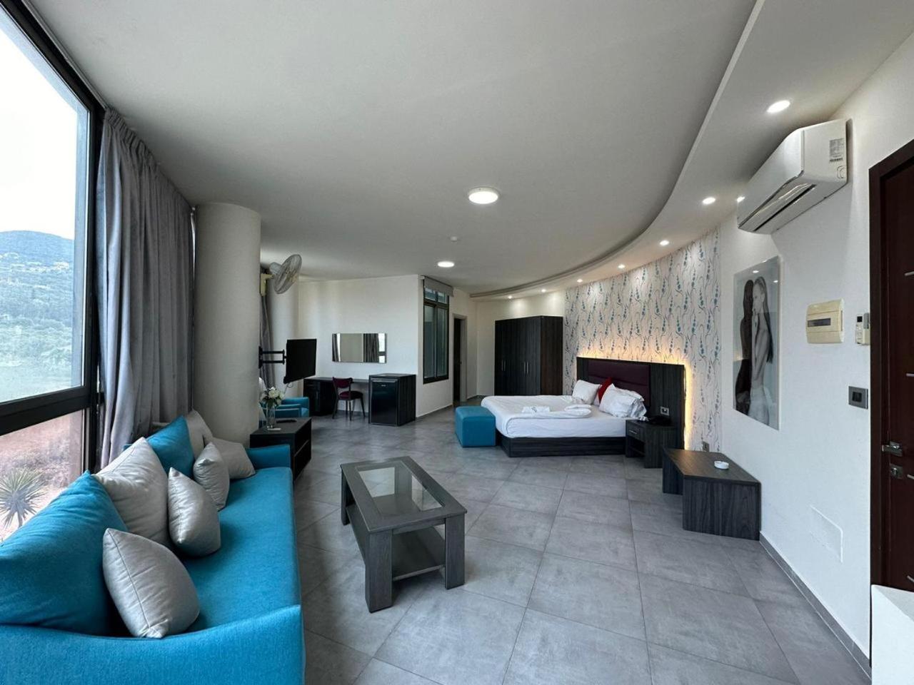 Le Six Hotel And Resort Batroun Ngoại thất bức ảnh